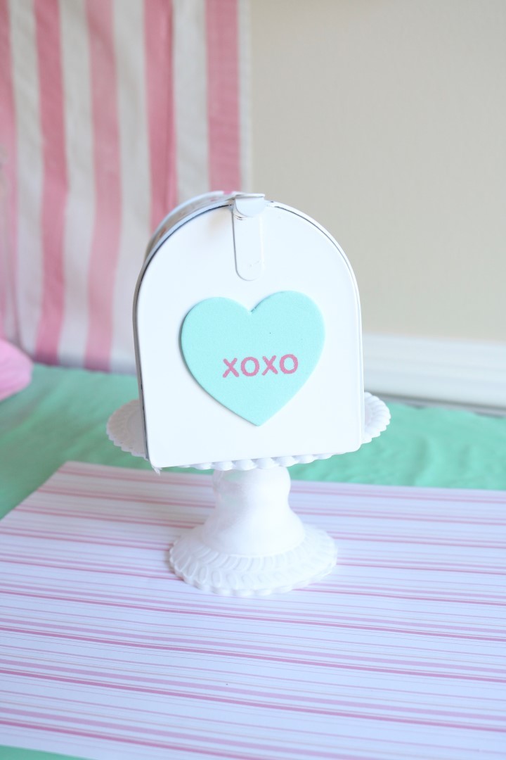 DIY Valentine's Day Mailbox