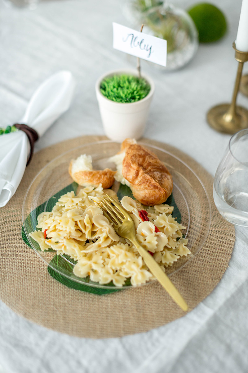 pantone-approved natural green tablescape Pantone-Approved Natural Green Tablescape