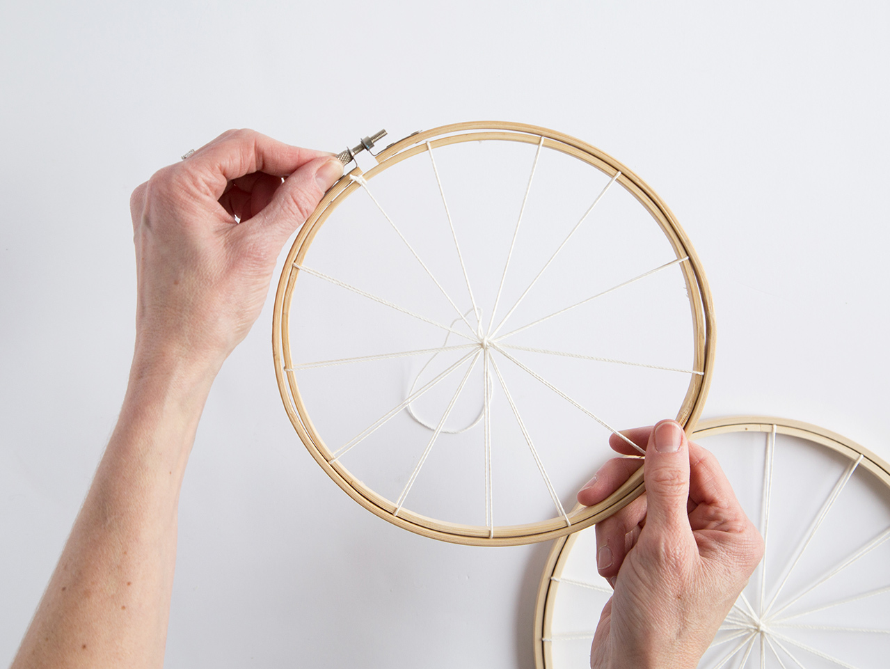 DIY Embroidery Hoop Weaving Loom Fun365