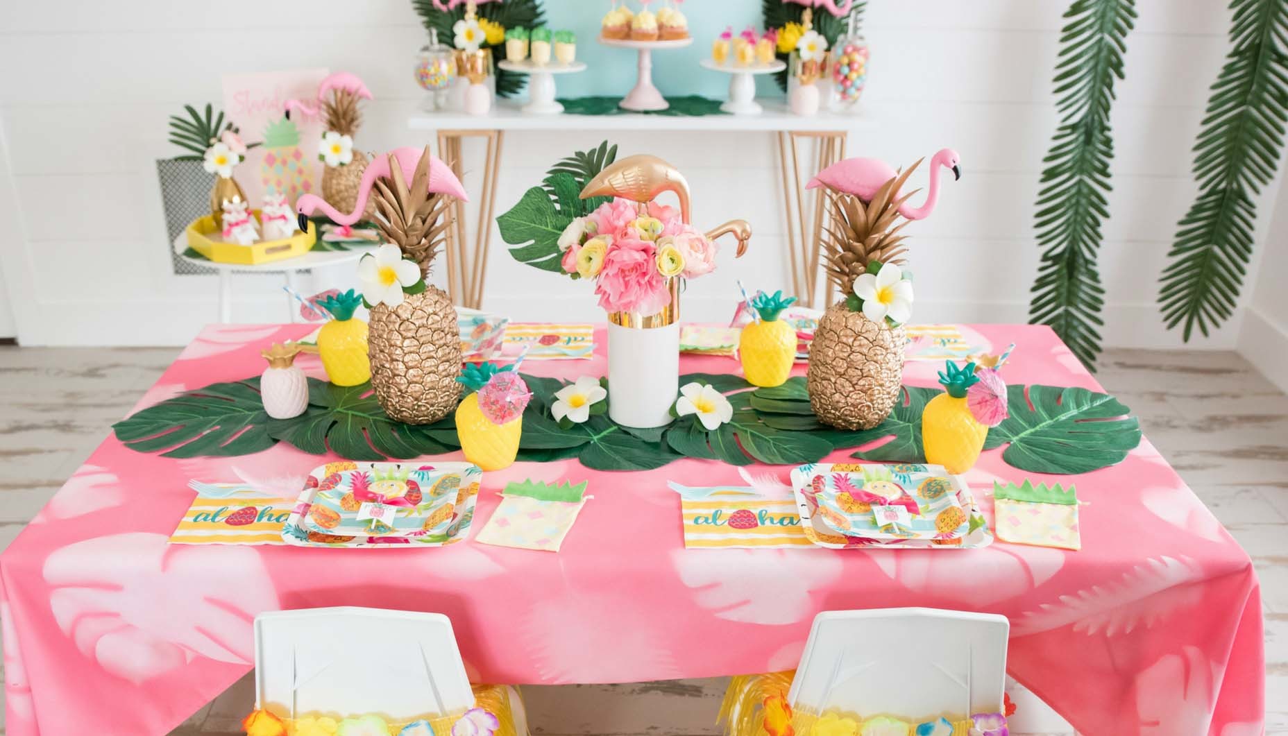 Tropical Pineapple Flamingle | Fun365