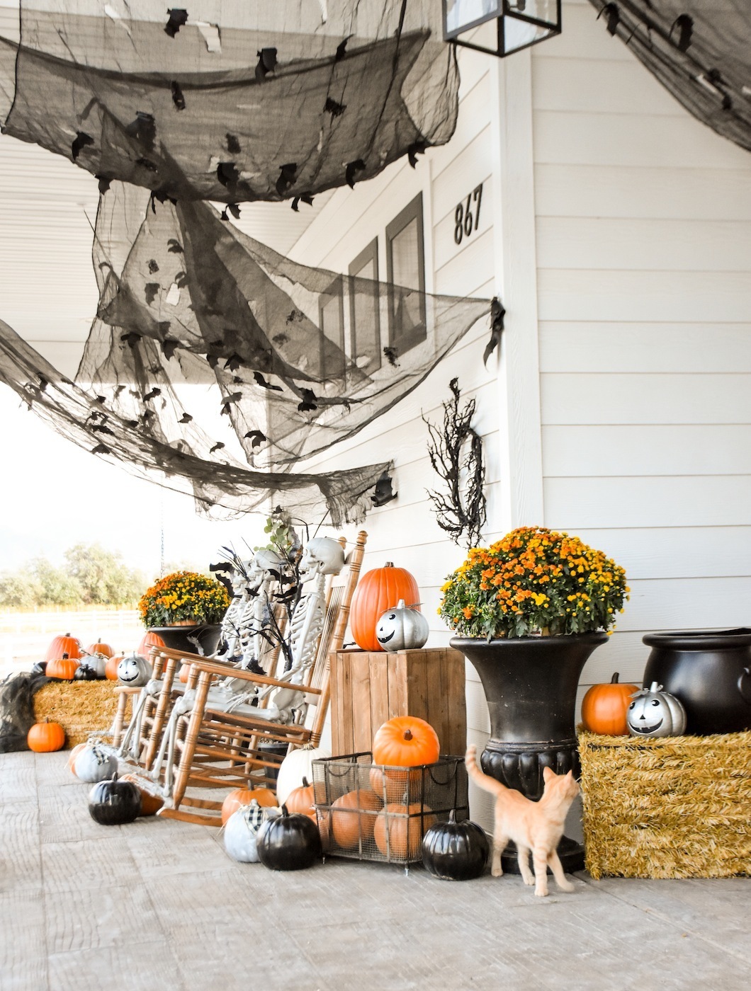 Halloween Farmhouse Front Porch Decor Ideas | Fun365