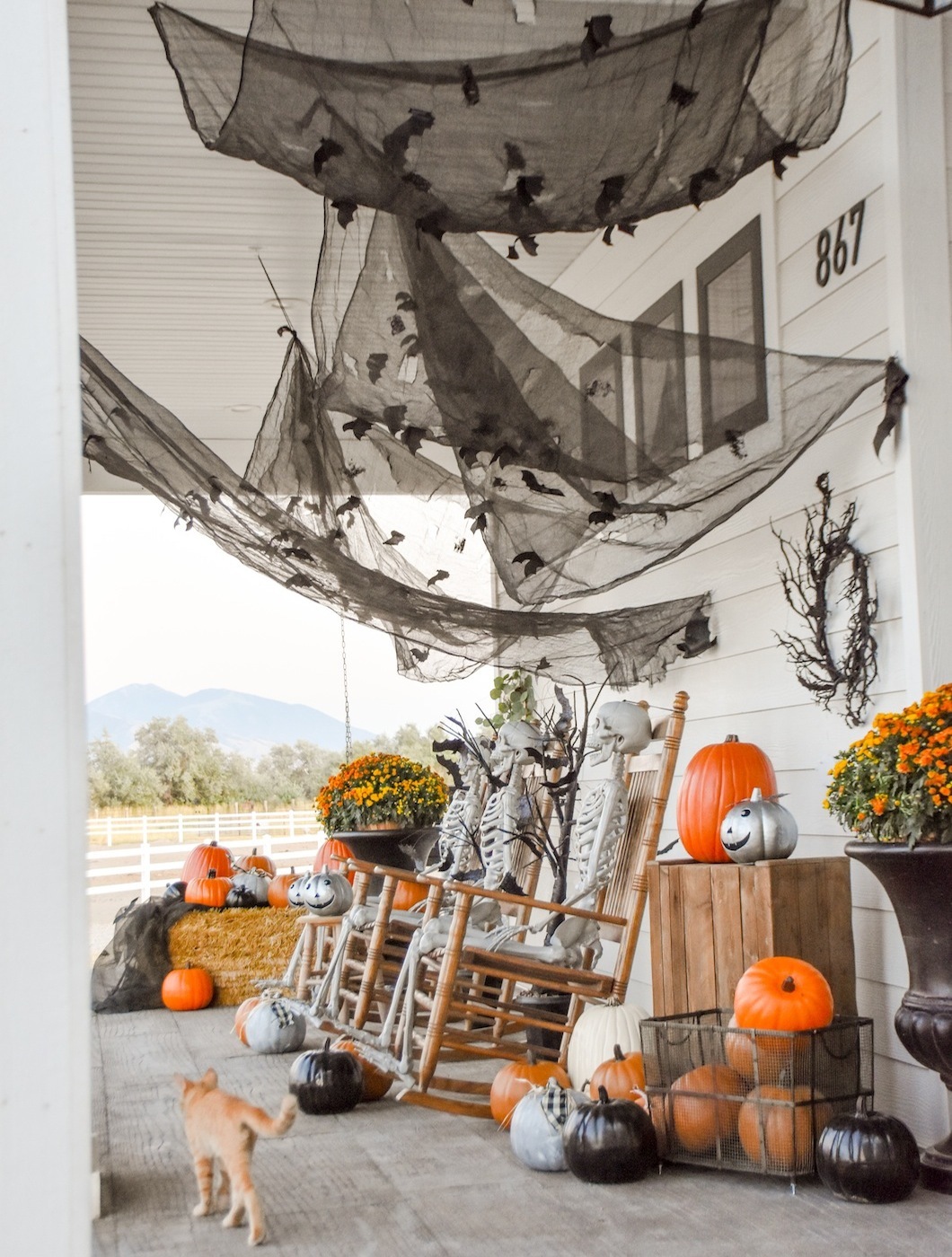 Halloween Farmhouse Front Porch Decor Ideas | Fun365