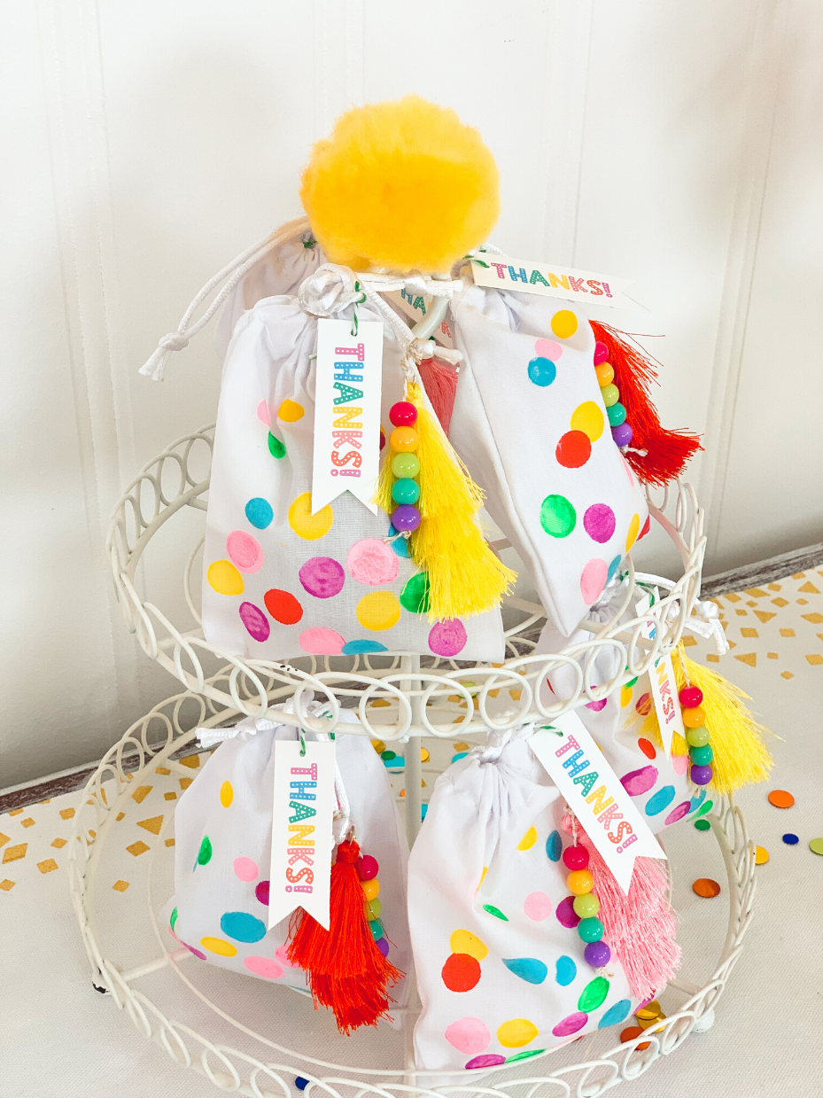 Toss the confetti, the cutest party for kiddos is here! This confetti filled fete is great for any age, and it includes free confetti printables!