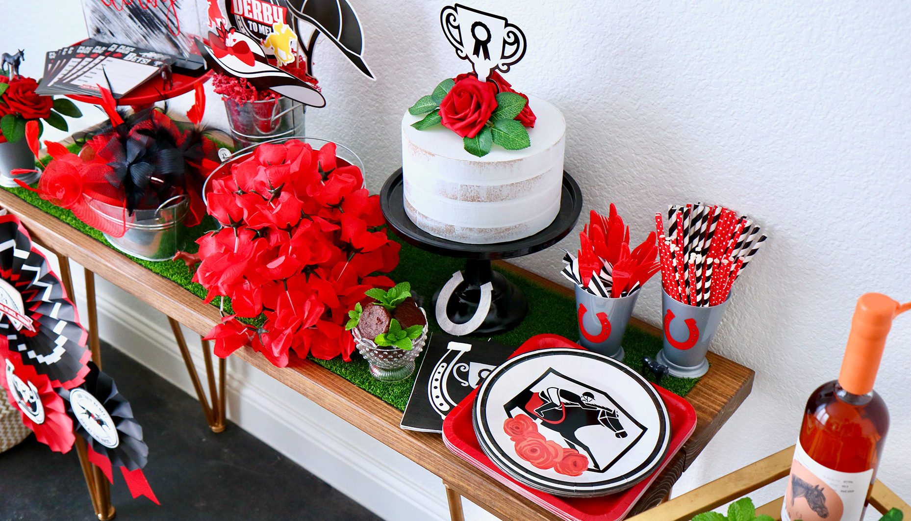 Tampa Bay Buccaneers Dessert Plates 18ct