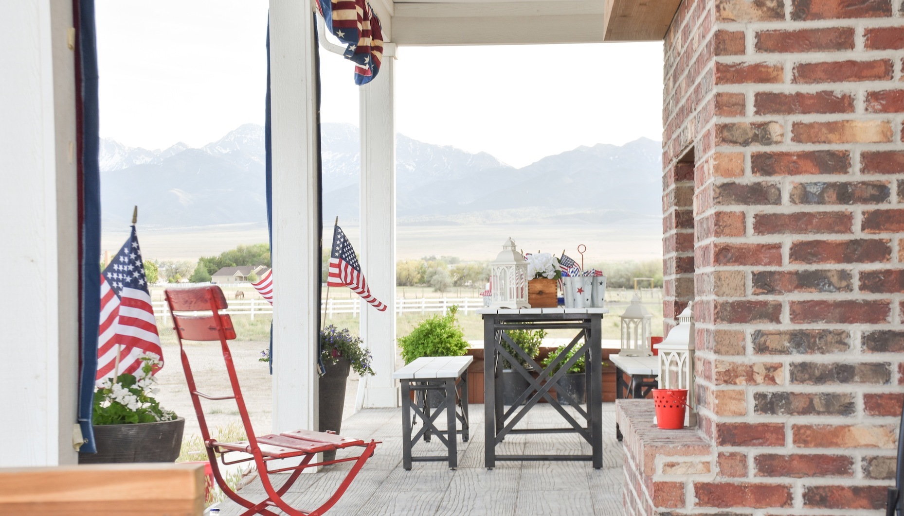 Americana 4th of July Memorial Day Front Porch Decorating Idea