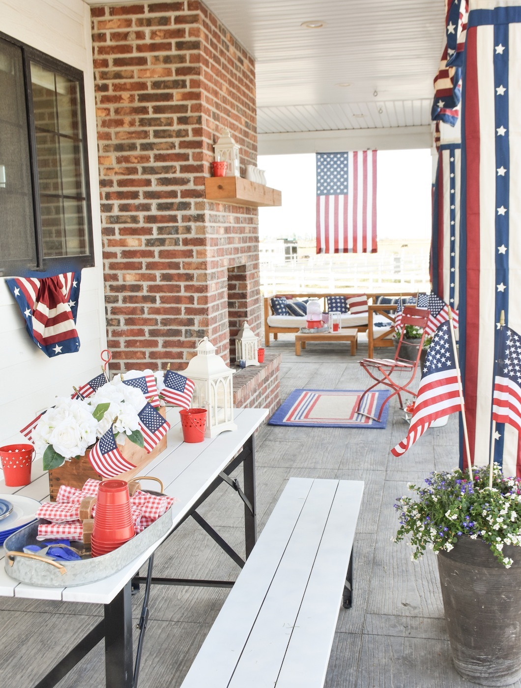Americana 4th of July Memorial Day Front Porch Decorating Idea