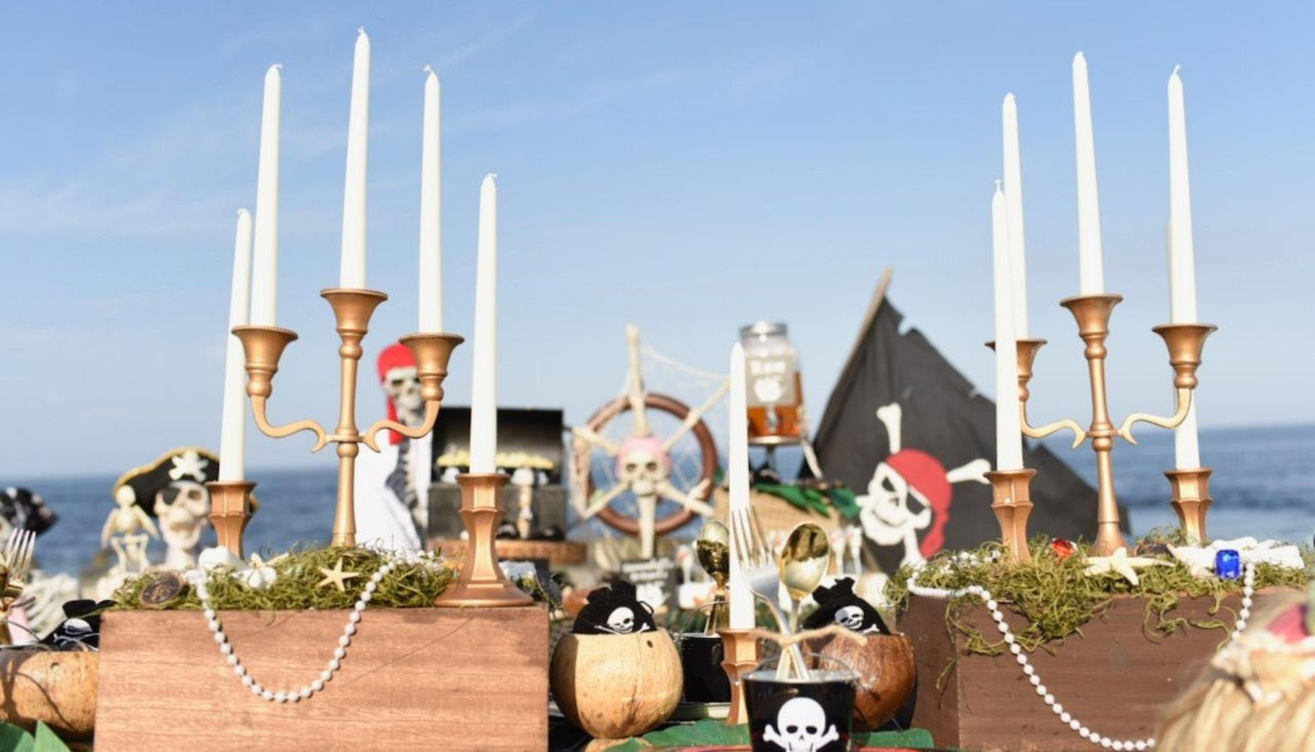 shipwrecked-pirate-halloween-party