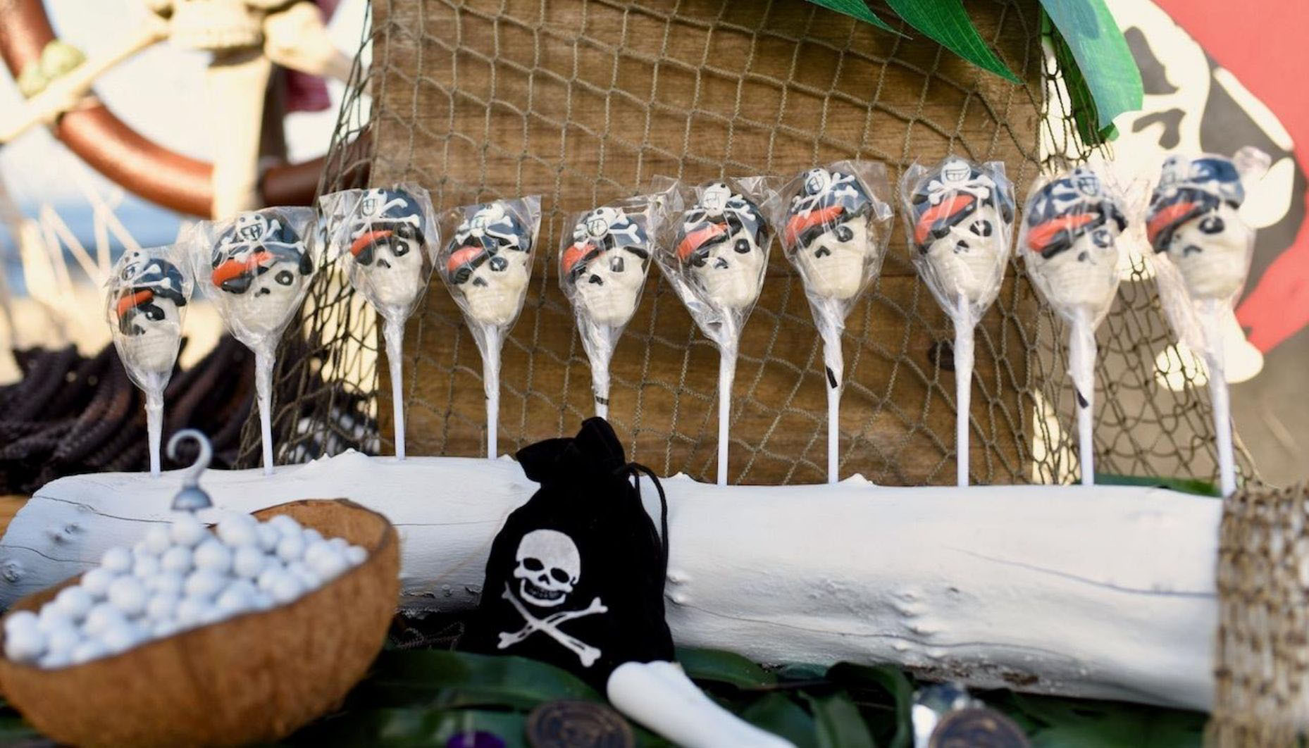 shipwrecked-pirate-halloween-party