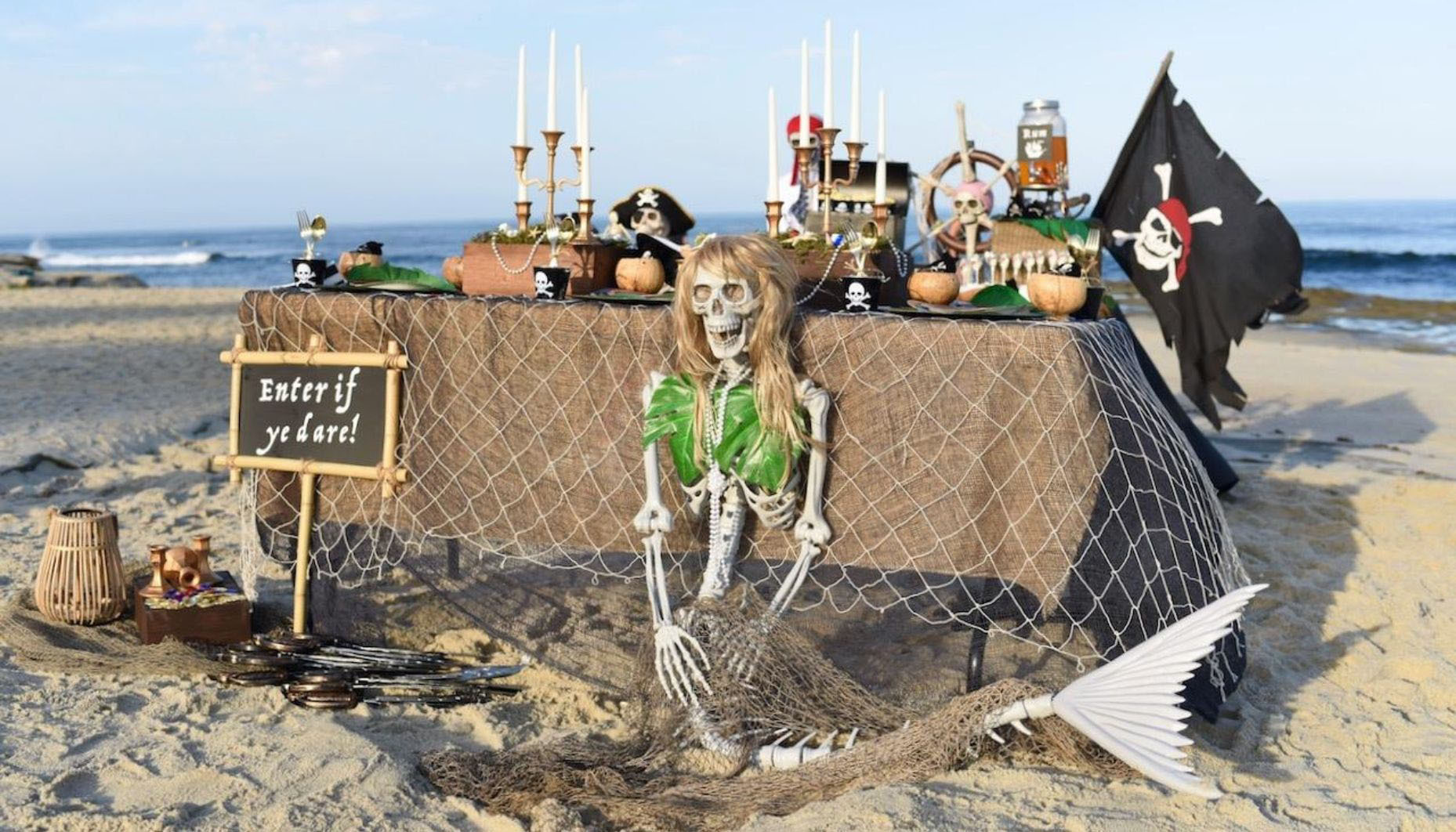 shipwrecked-pirate-halloween-party