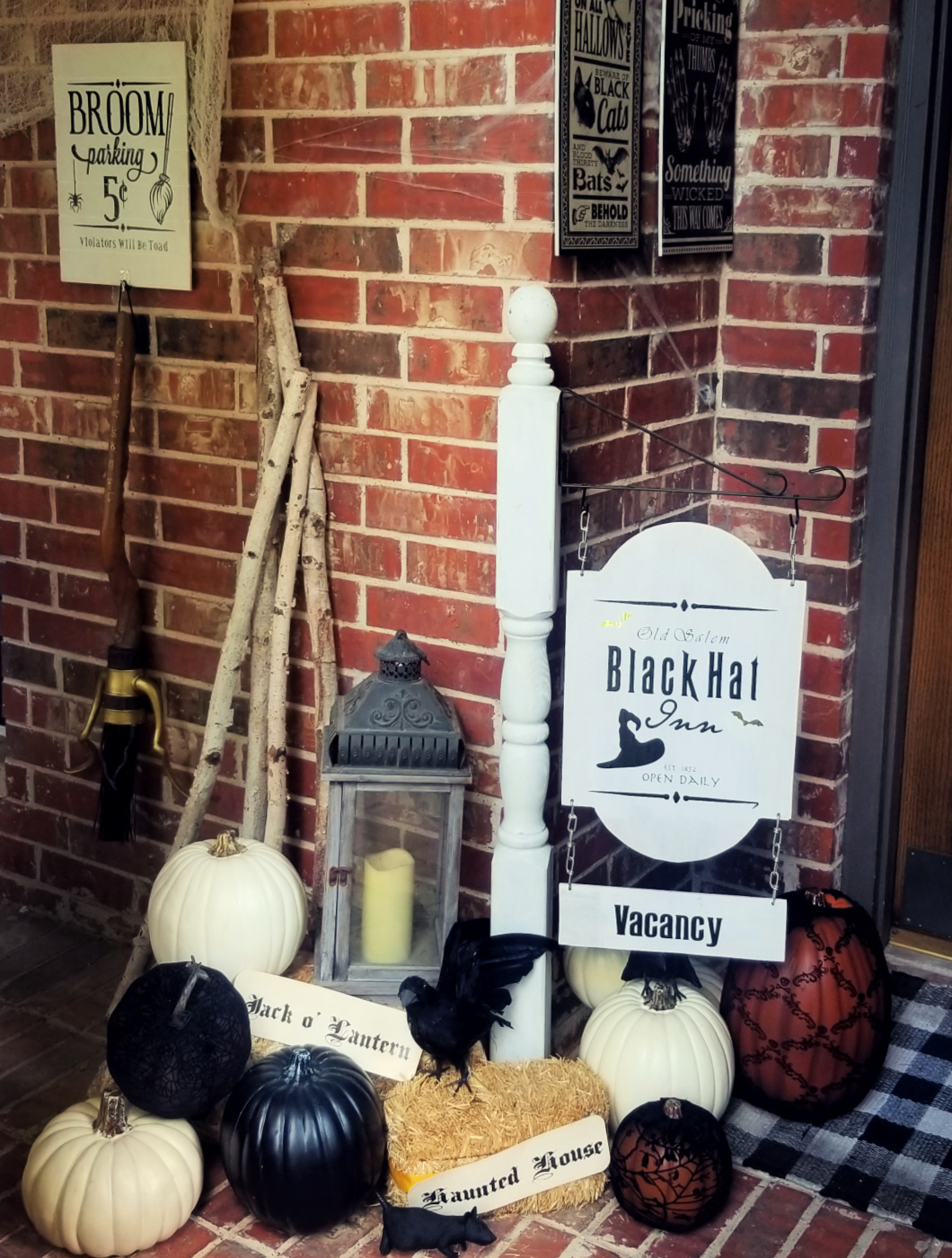 Spooky Witch Halloween Front Porch Idea | Fun365