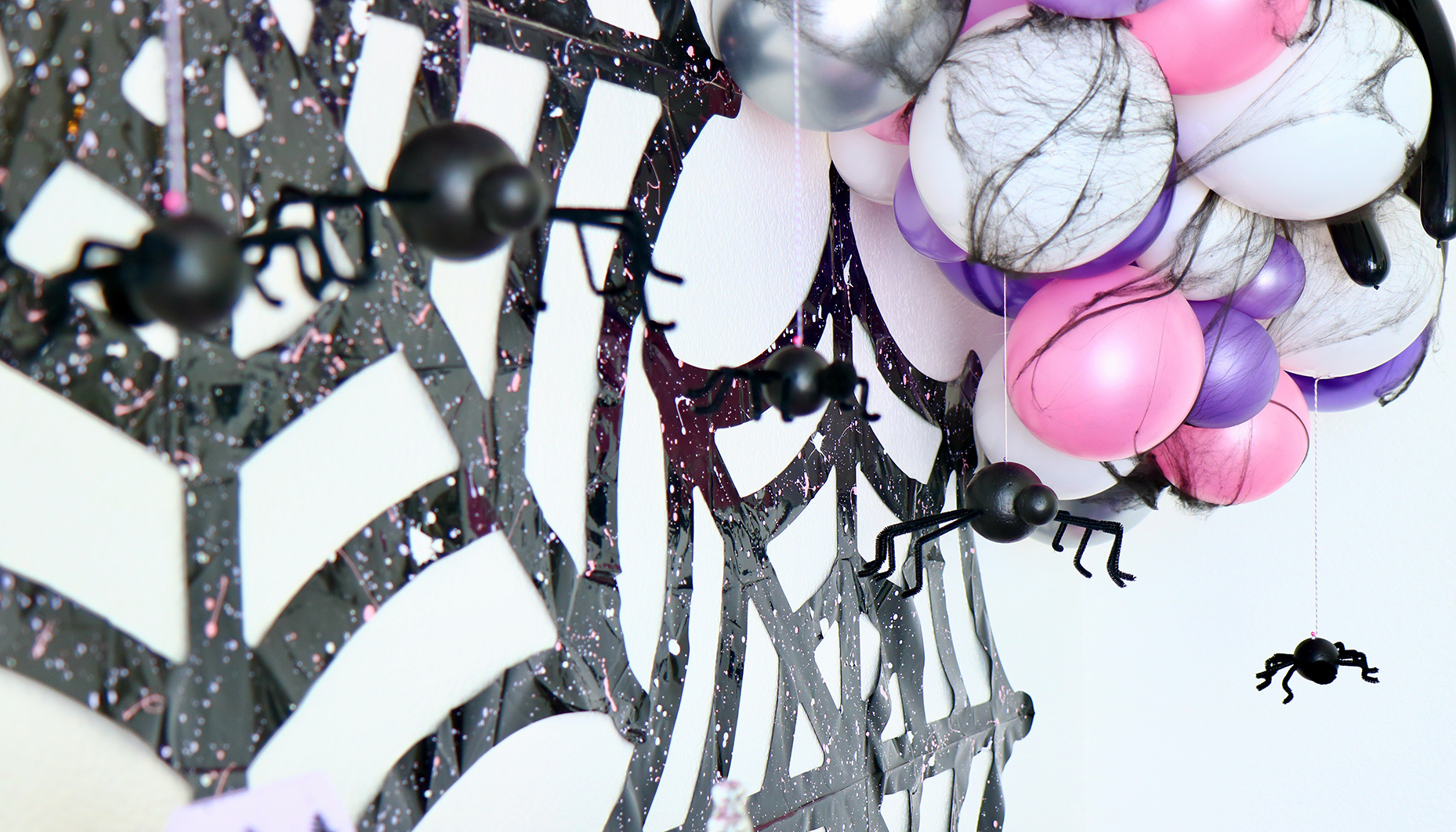 Modern-Spider-Themed-Halloween-Party