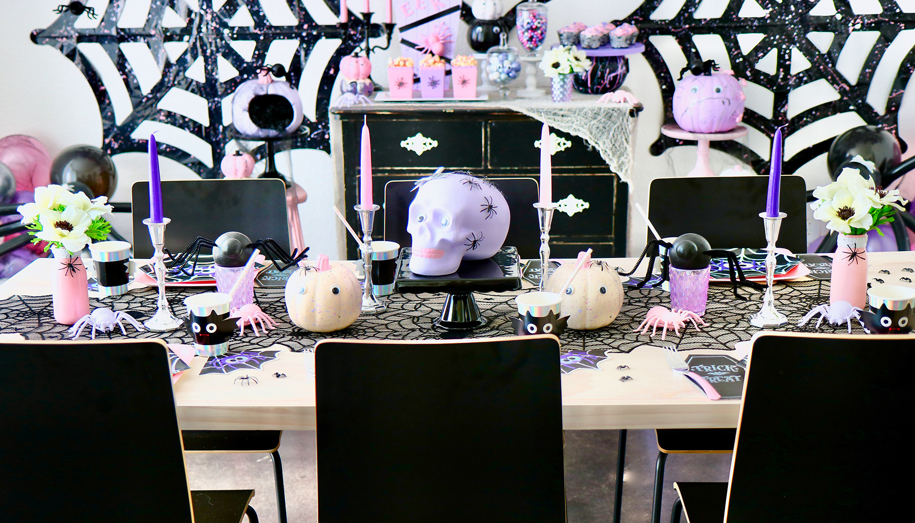 Modern-Spider-Themed-Halloween-Party