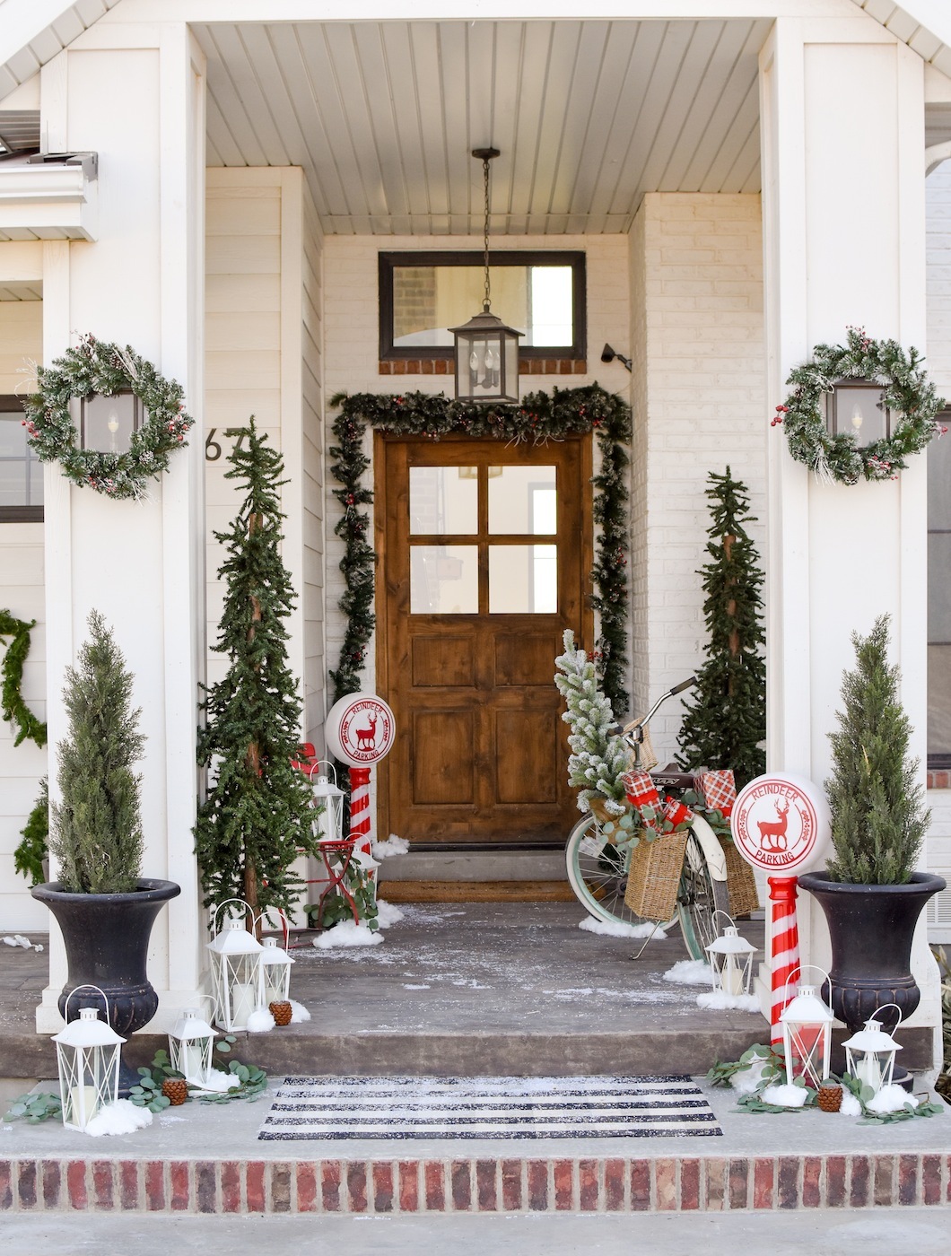 Nostalgic Christmas Porch Decorating Ideas | Fun365