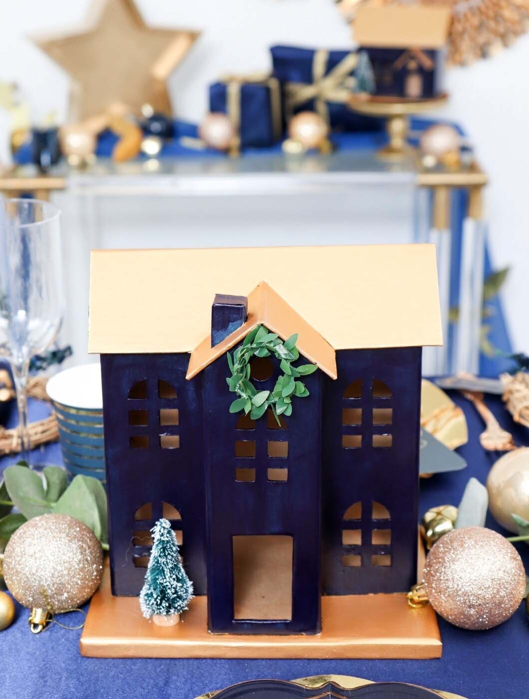 Navy-&-Gold-Holiday-Table-DIY-Nutcracker-Wreath-8