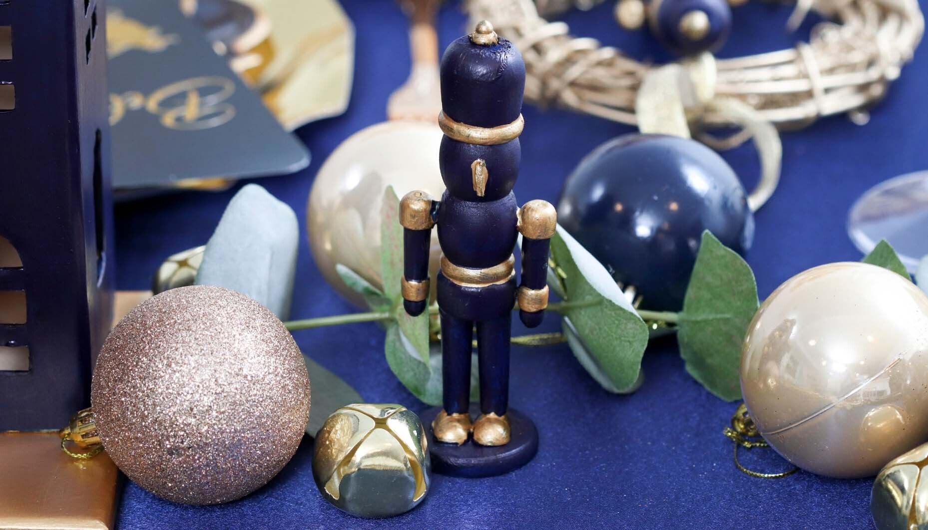 Navy and Gold Holiday Tablescape | Fun365