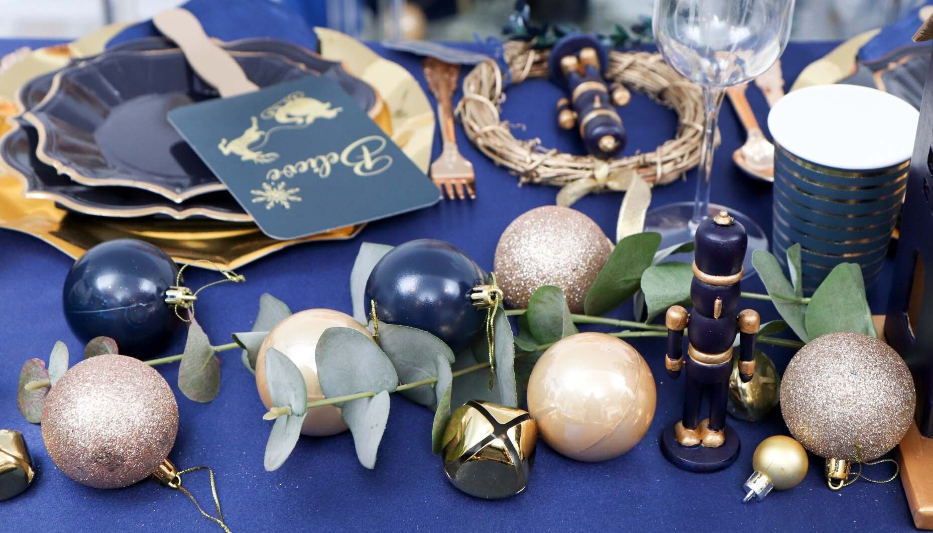 Navy and Gold Holiday Tablescape | Fun365