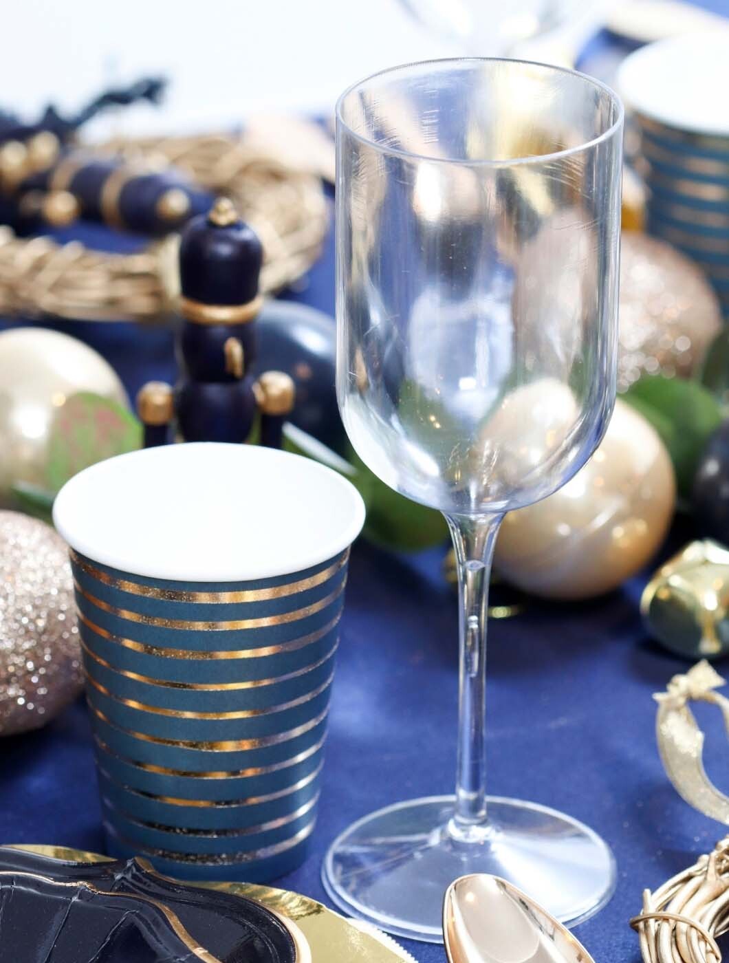 Navy-&-Gold-Holiday-Table-DIY-Nutcracker-Wreath-3