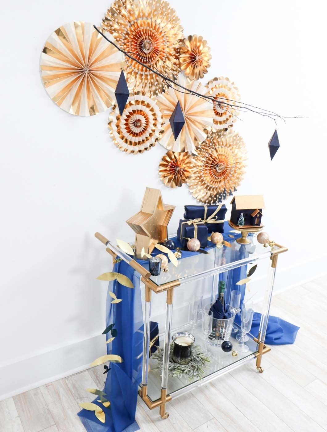 Navy-&-Gold-Holiday-Table-DIY-Nutcracker-Wreath-5