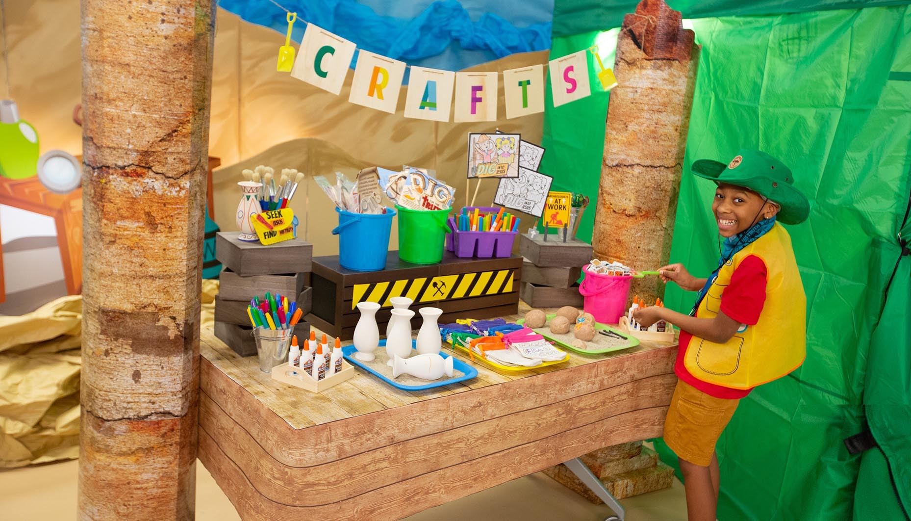dig-theme-vbs-craft-station-1