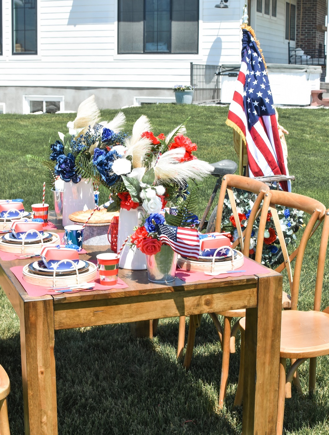 Backyard Summer 4th of July Party | Fun365