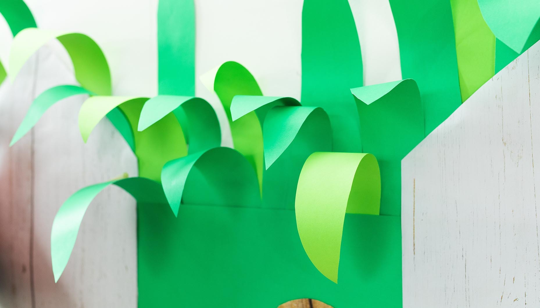 backyard-adventure-classroom-door-decor-idea-3