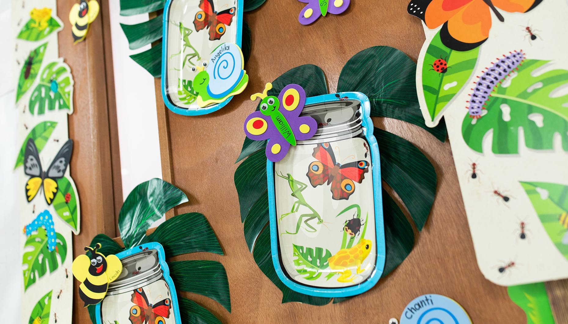 backyard-adventure-classroom-door-decor-idea-9