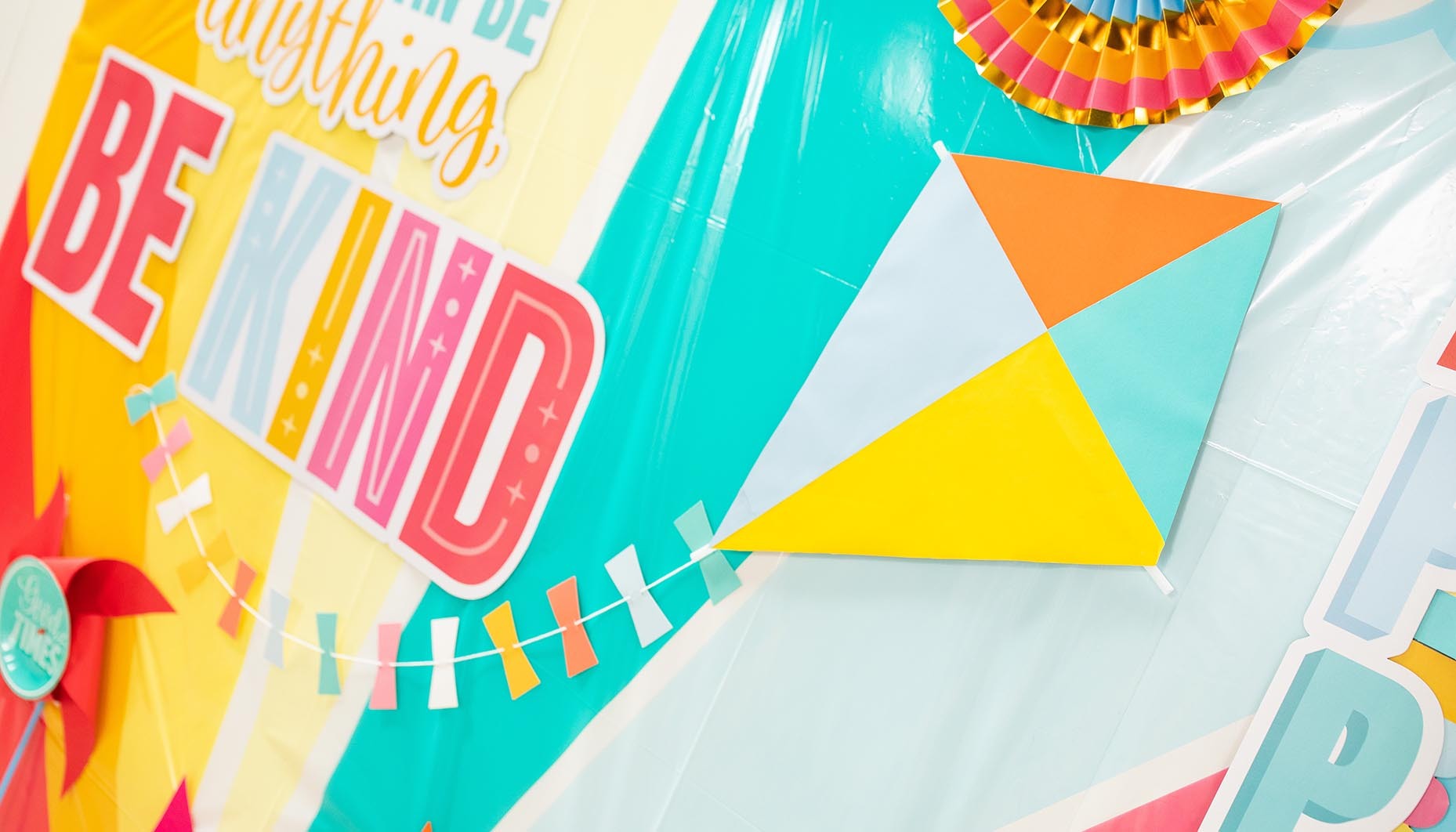 Be-Kind-Classroom-Door-DÃ©cor-Idea-7