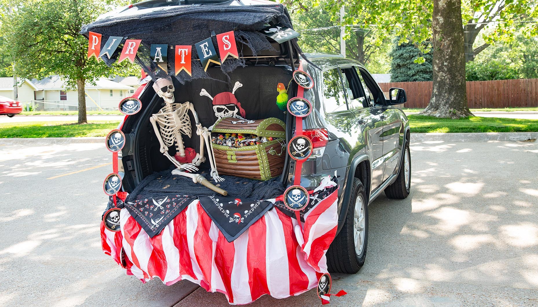 Pirate Skeleton Trunk or Treat Idea | Fun365