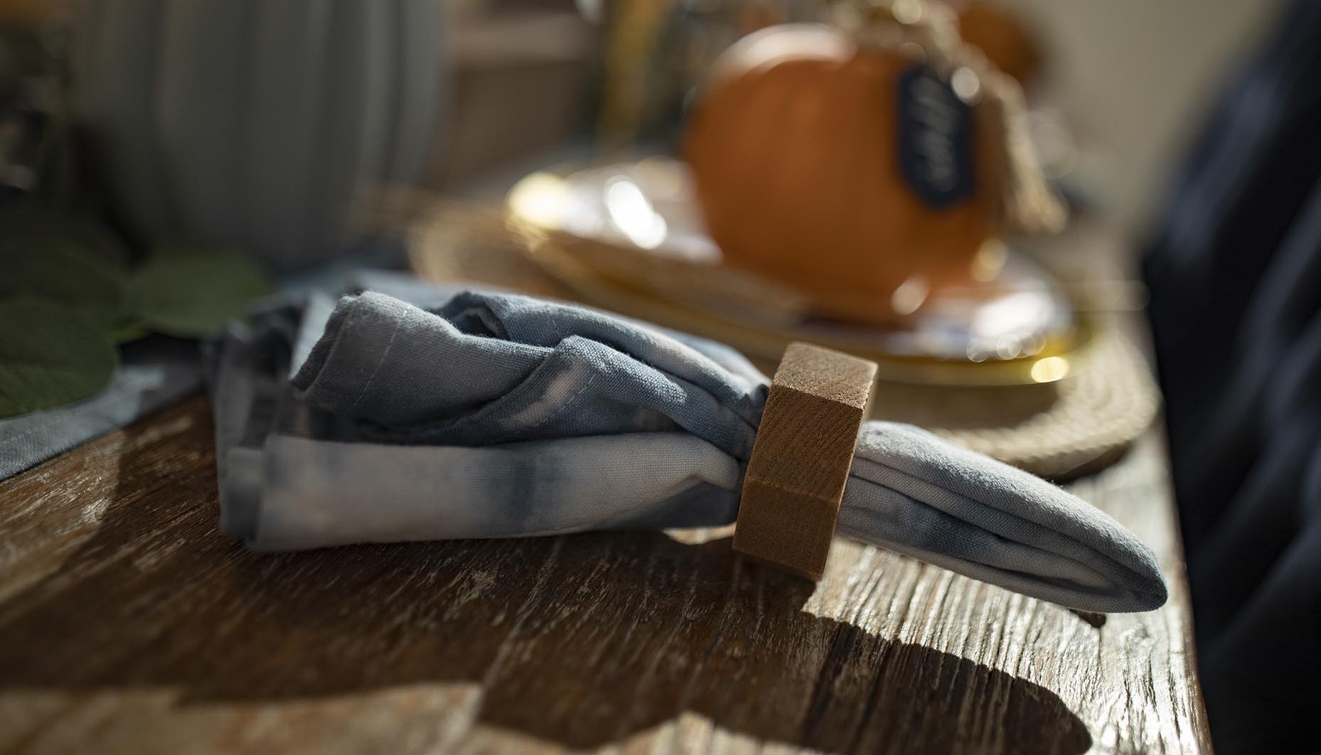 fall-chinoiserie-tablescape-idea-8