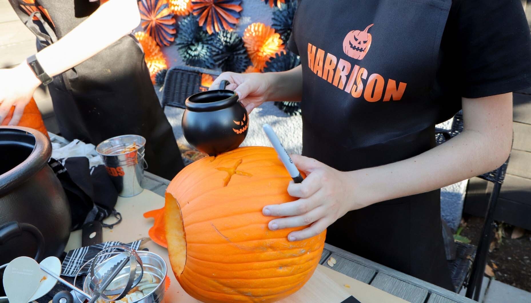 Pumpkin-Carving-Party-Content-4