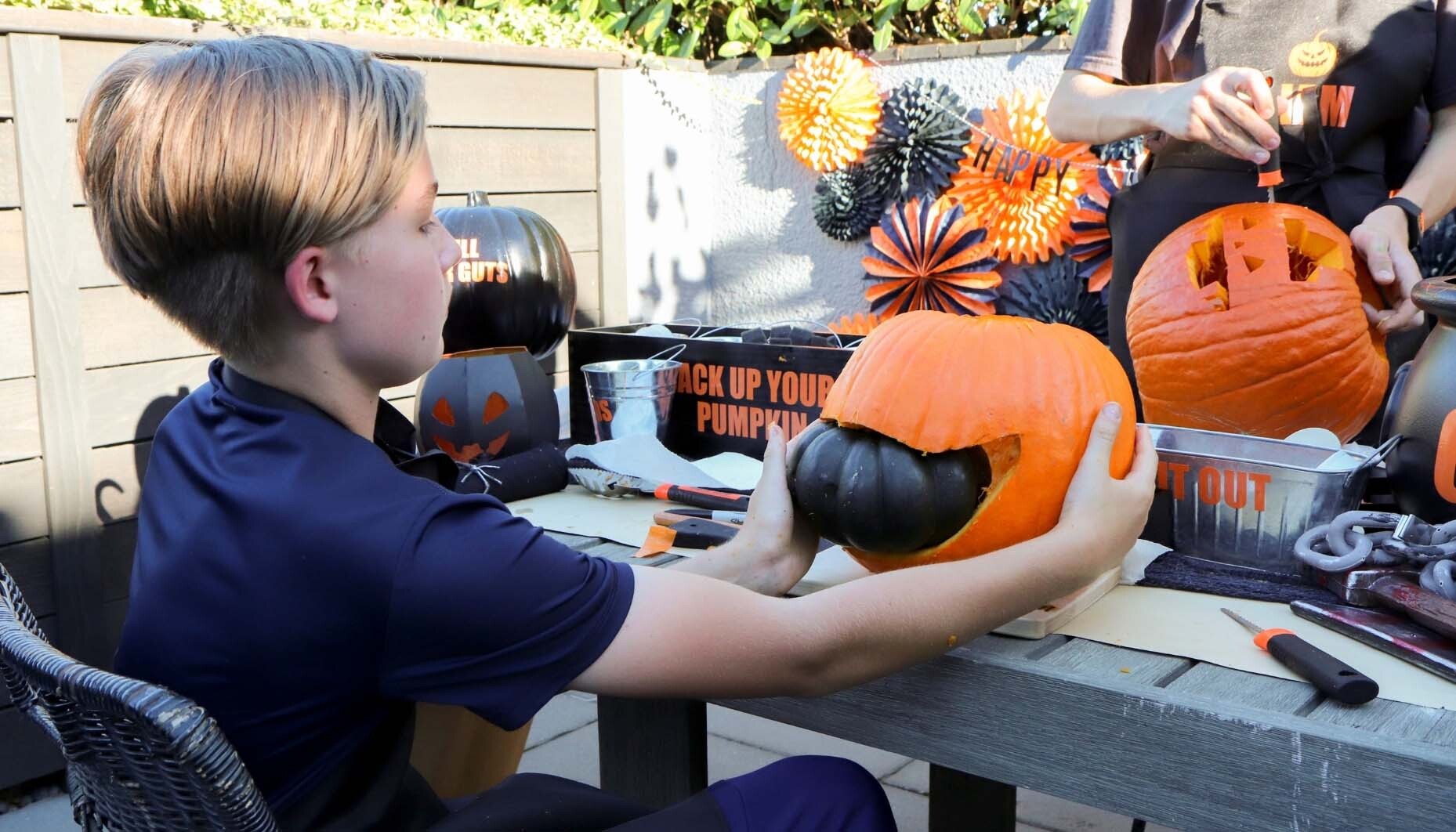 Pumpkin-Carving-Party-Content-6