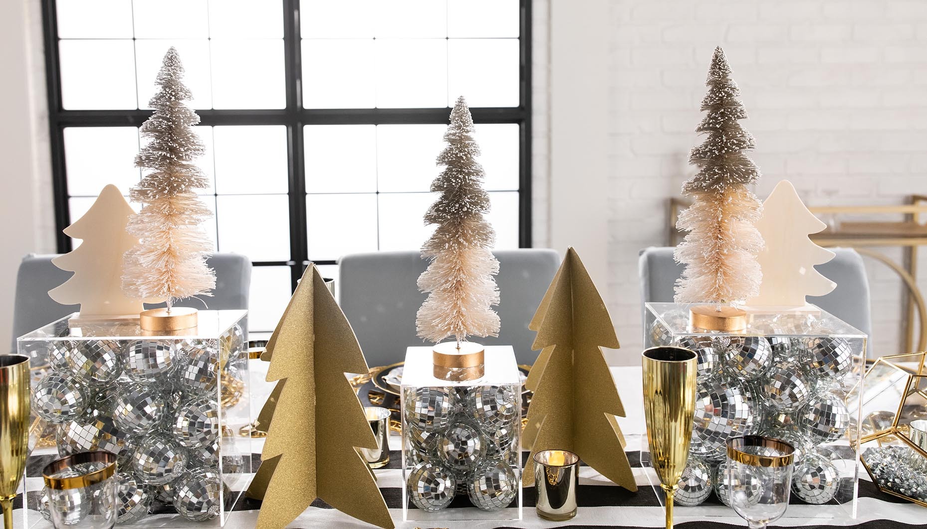 christmas-to-new-years-eve-transitional-tablescape-idea-2