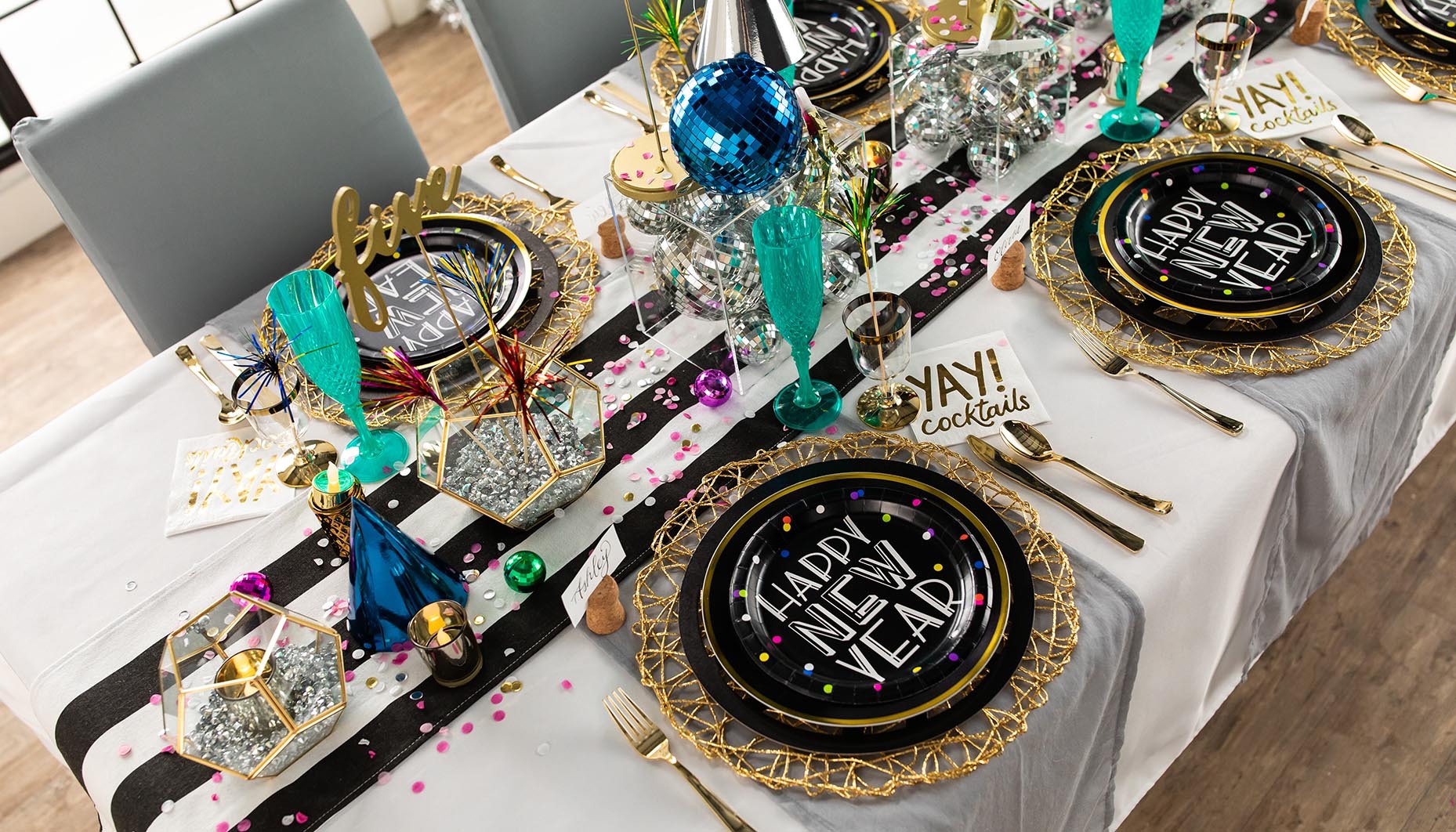 christmas-to-new-years-eve-transitional-tablescape-ideas-17