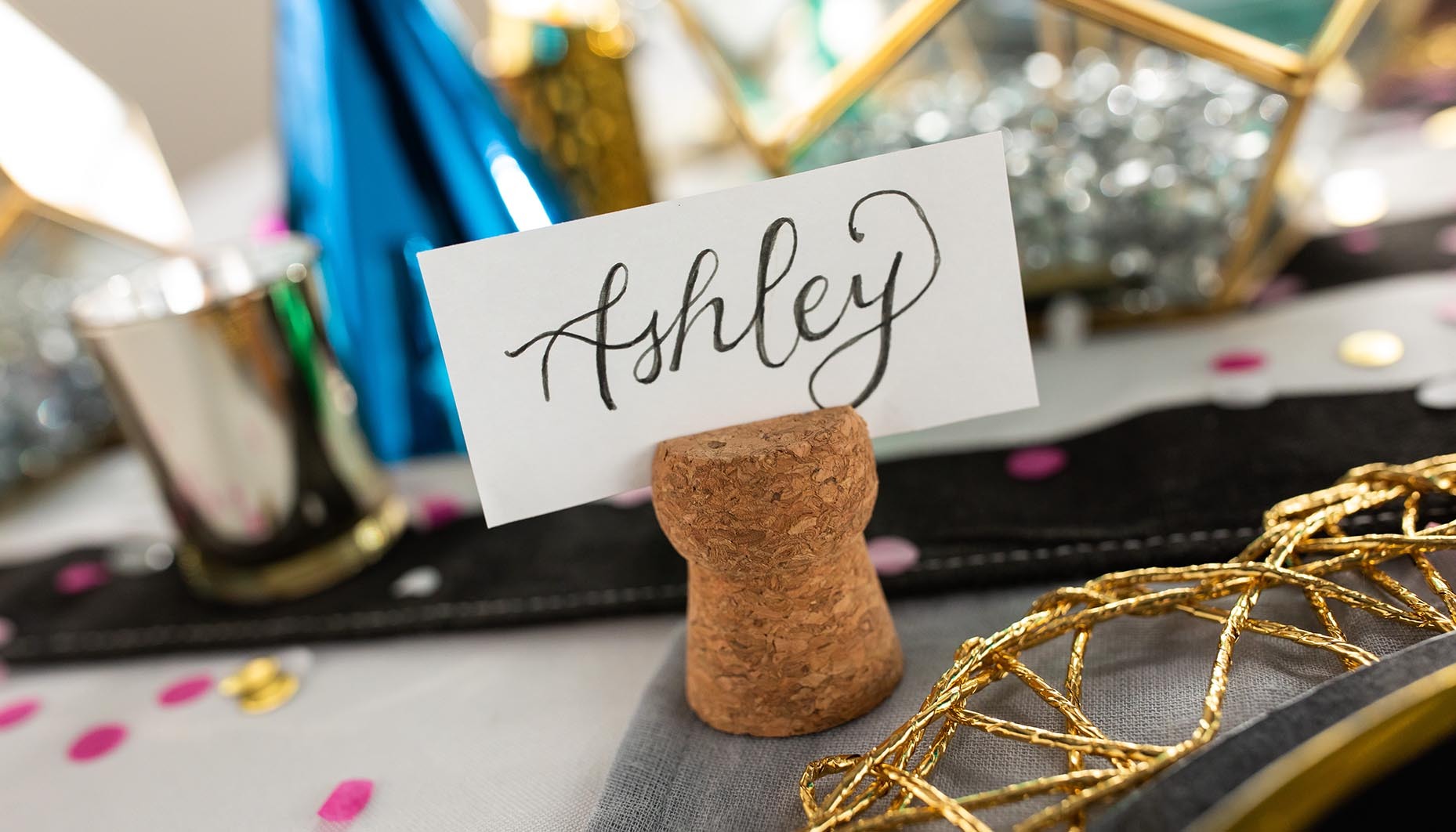 christmas-to-new-years-eve-transitional-tablescape-ideas-18