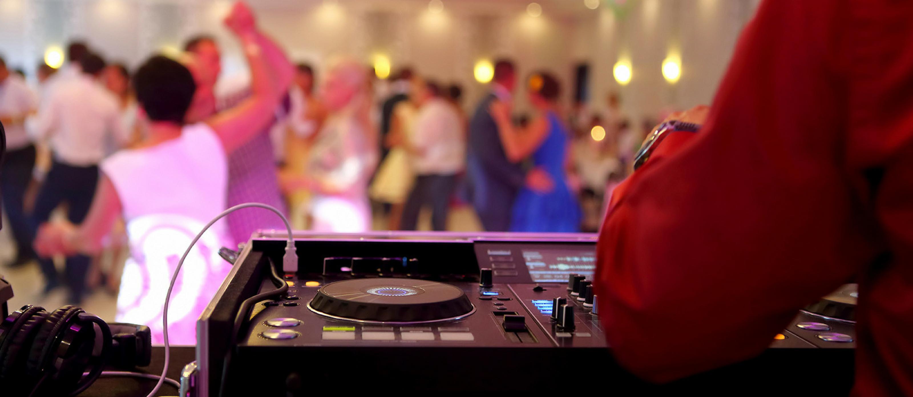 Band or DJ? Wedding Music Madness
