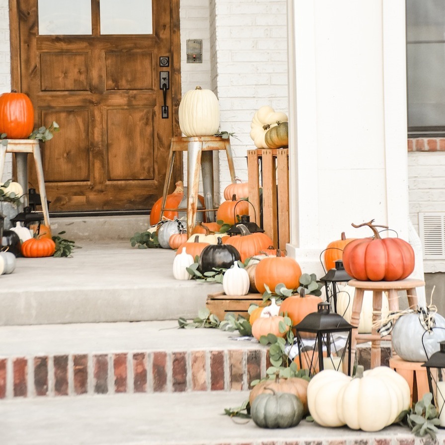 Fall Farmhouse Porch Decorating Ideas