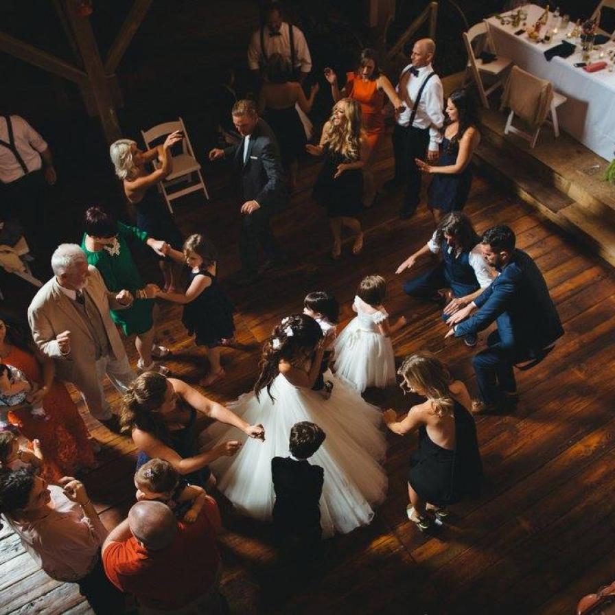 Create a Wedding Reception Playlist that Rocks