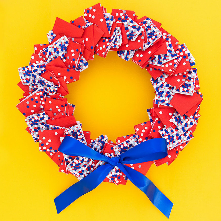 DIY Patriotic Napkin Wreath | Fun365