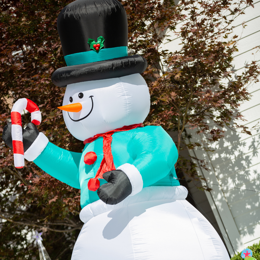 Easy Outdoor Christmas Decorating Ideas for a Yard Your Neighbors Will Envy