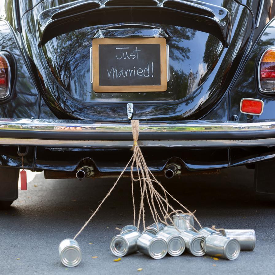 Just Married – Make a Star Getaway Car