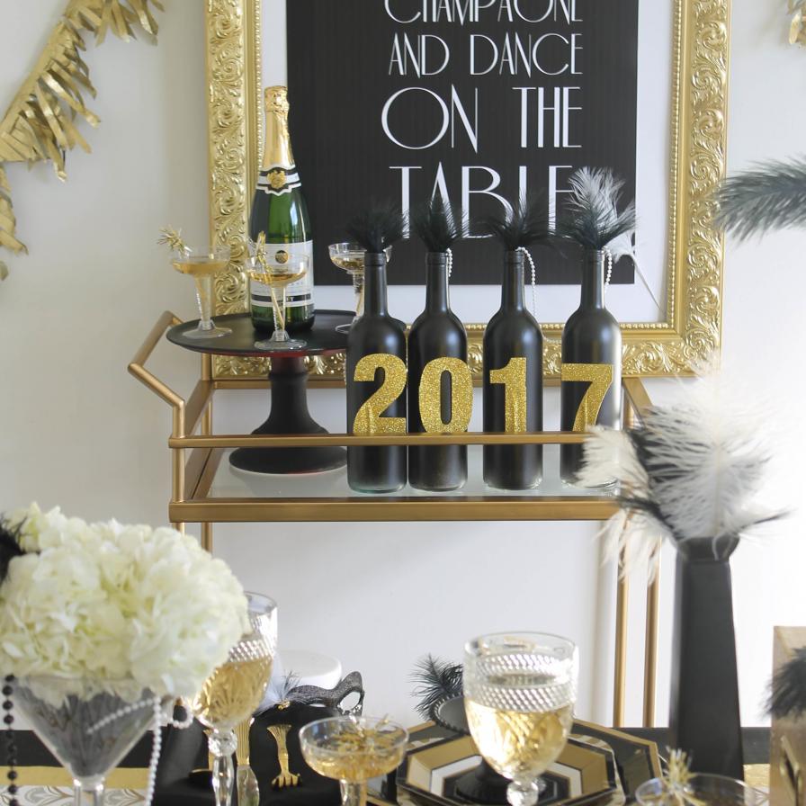 Great gatsby table decor  Gatsby party decorations, Party table