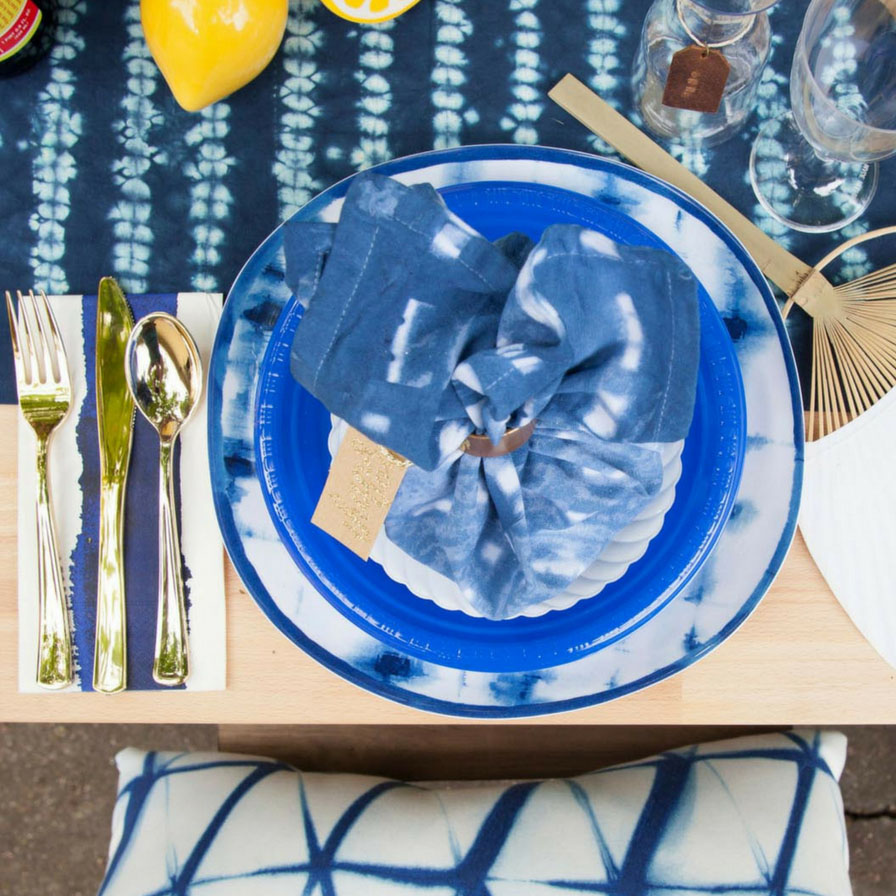 Simple Summer Outdoor Tablescape