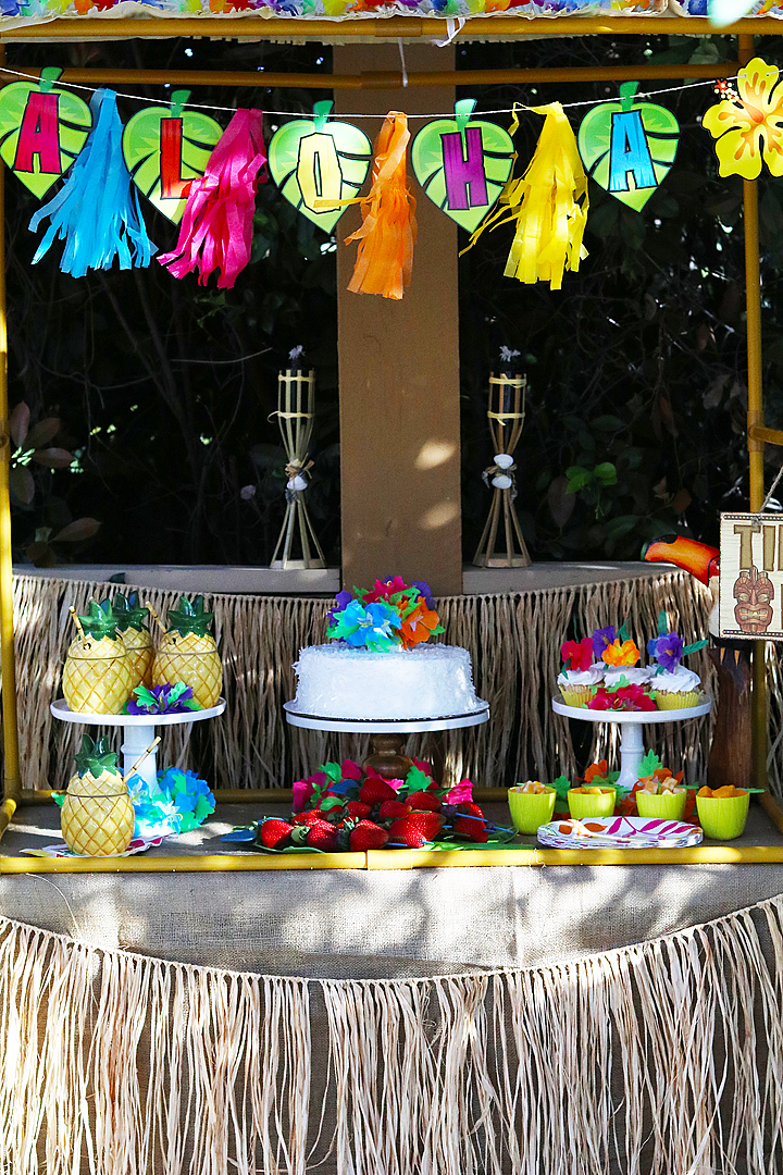 Bright Luau Party | Fun365