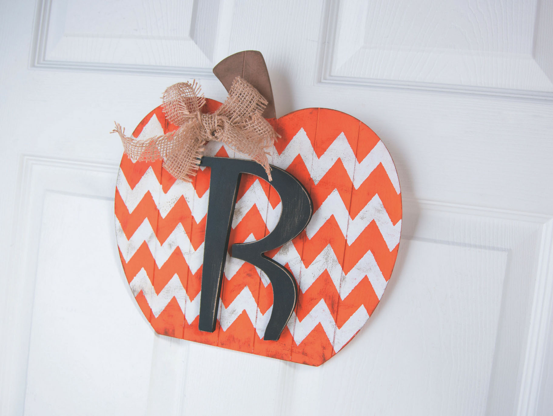 DIY Chevron Pumpkin Door Décor