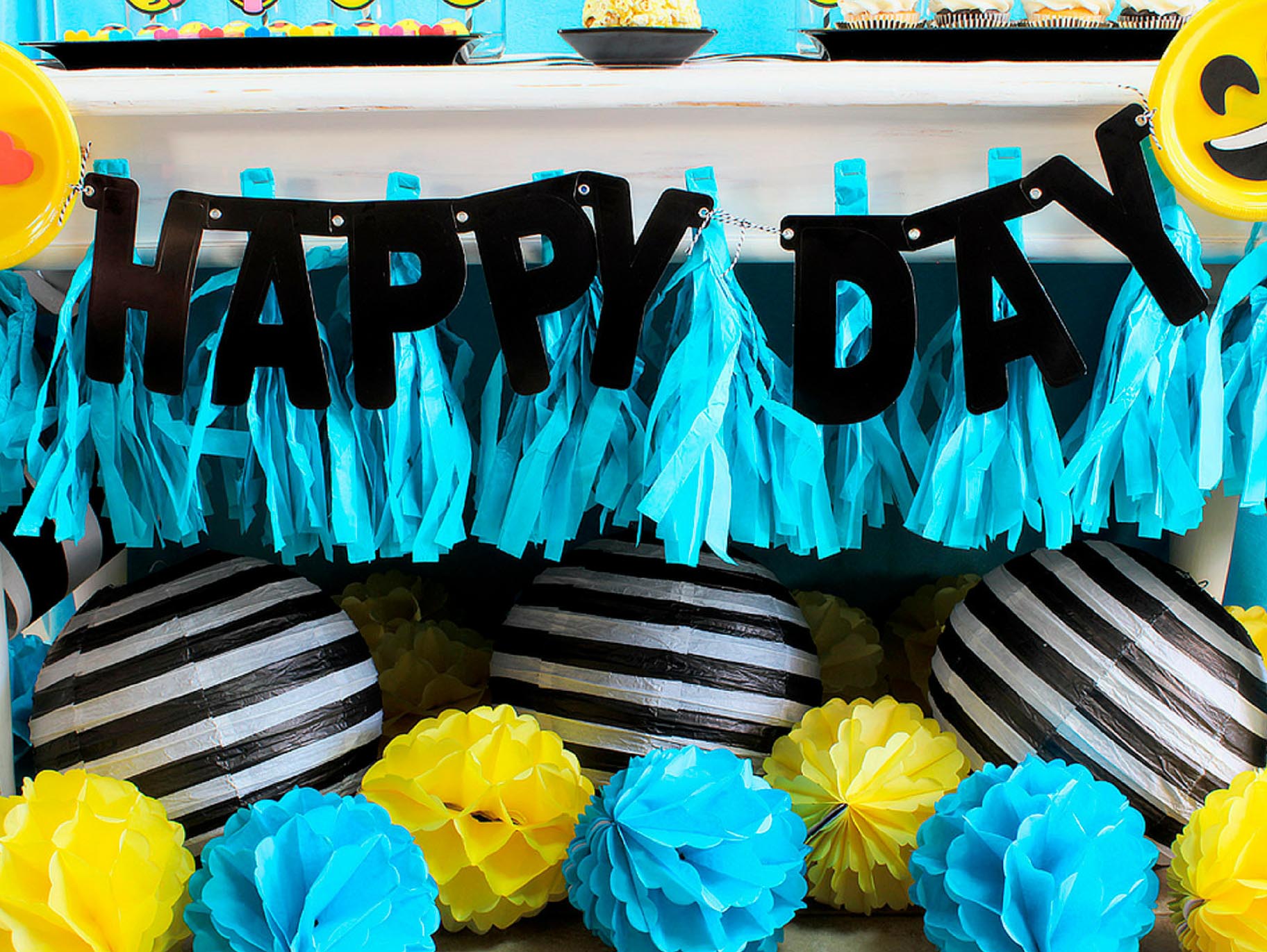 Emoji Party DIY: Party Banner