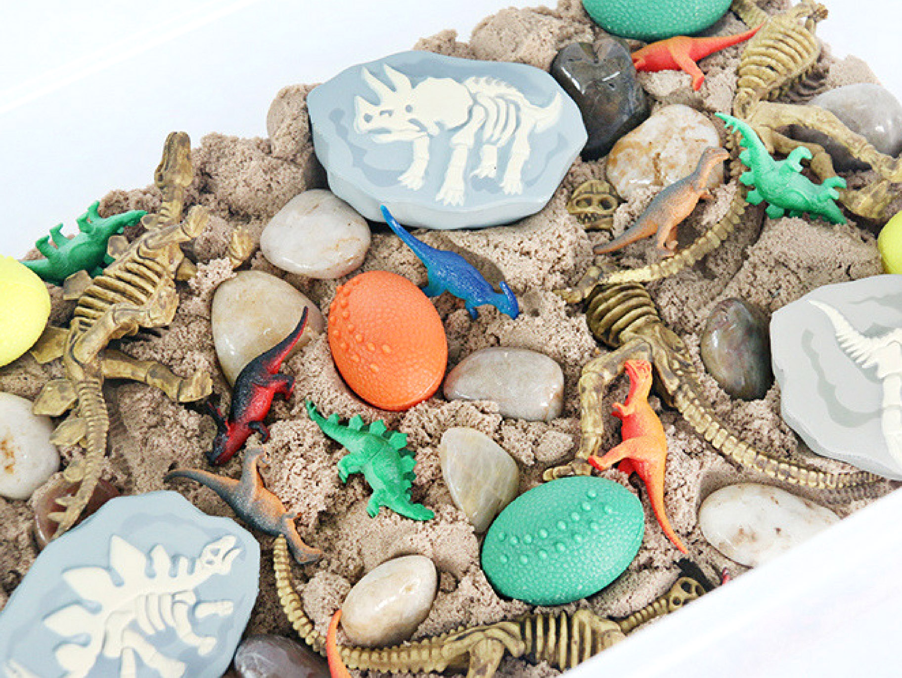 Kids Activities: DIY Kinetic Sand Dinosaur Dig Sensory Bin - Glitter, Inc.