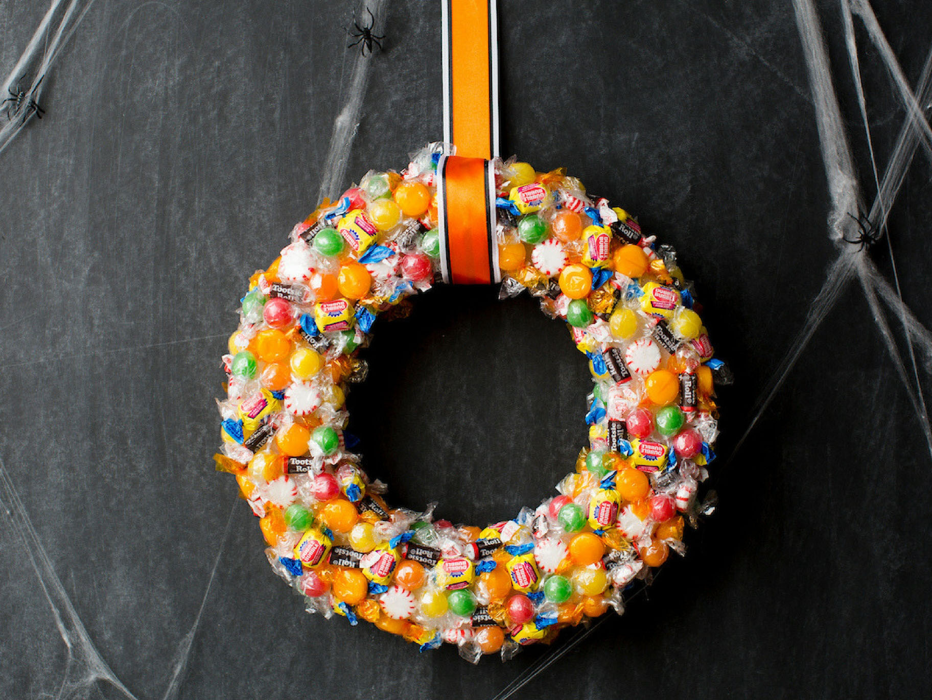 DIY Halloween Candy Wreath  Fun25