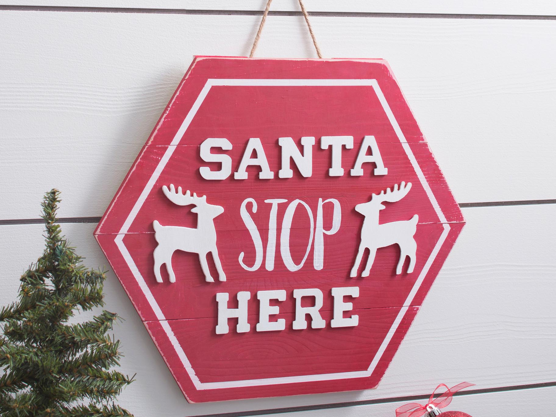 DIY 'Santa Stop Here' Wood Sign