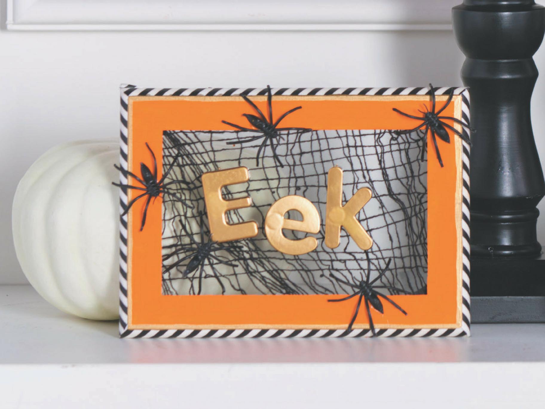 EEK! Framed Halloween Sign