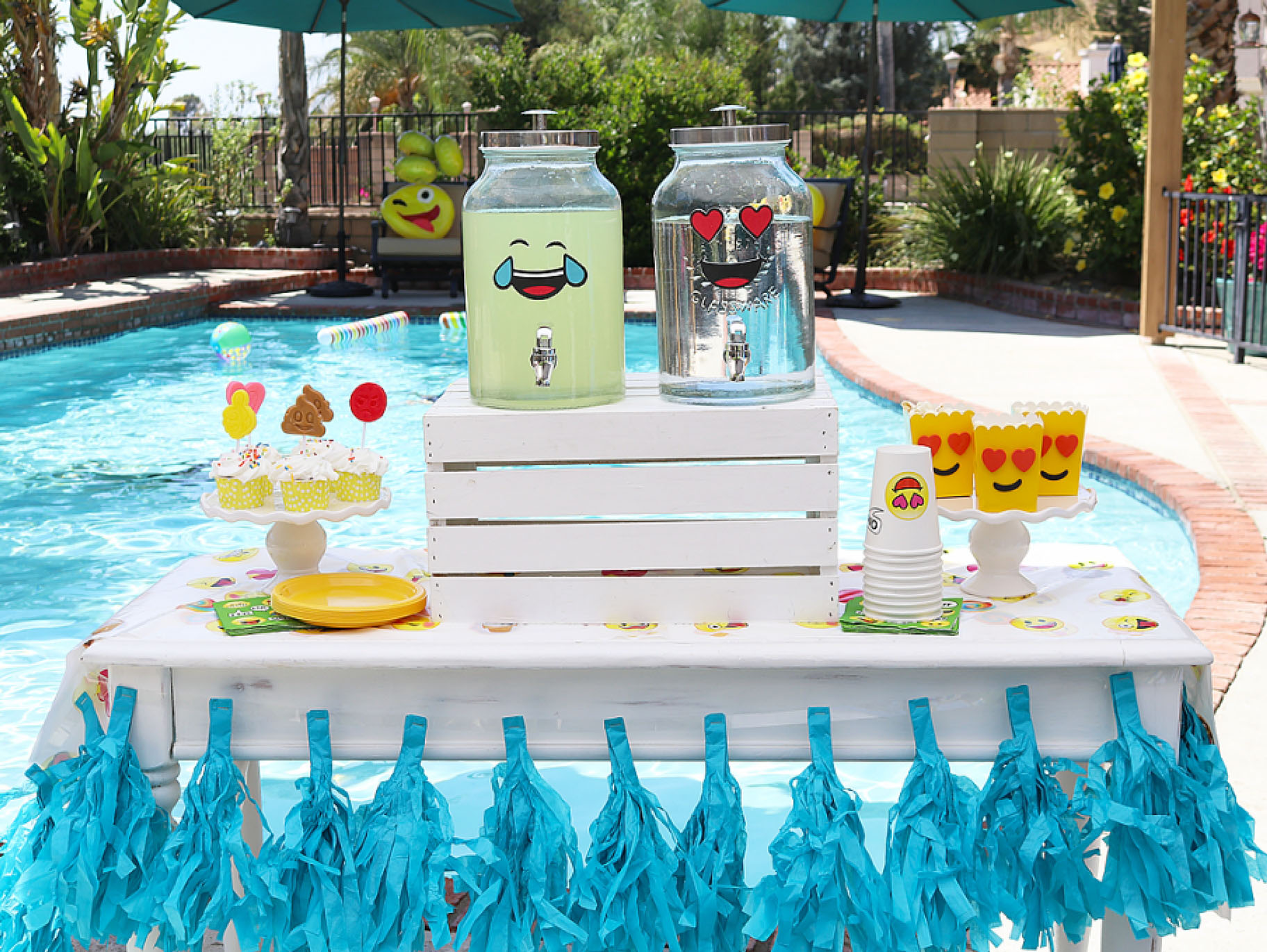 Emoji Poolside Lemonade Bar 